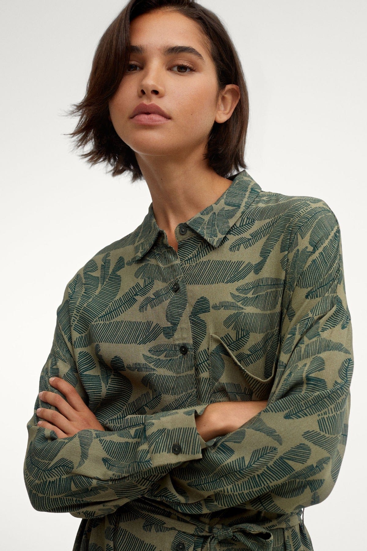 بارفوا فستان نسائي مشجر غامق واسع وبأكمام طويلة أخضر