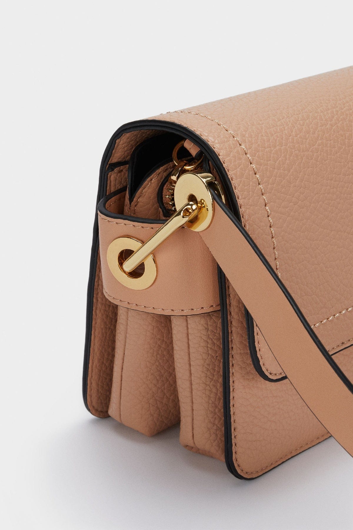 بارفوا حقيبة كروس جلد سادة مع قفل أمامي