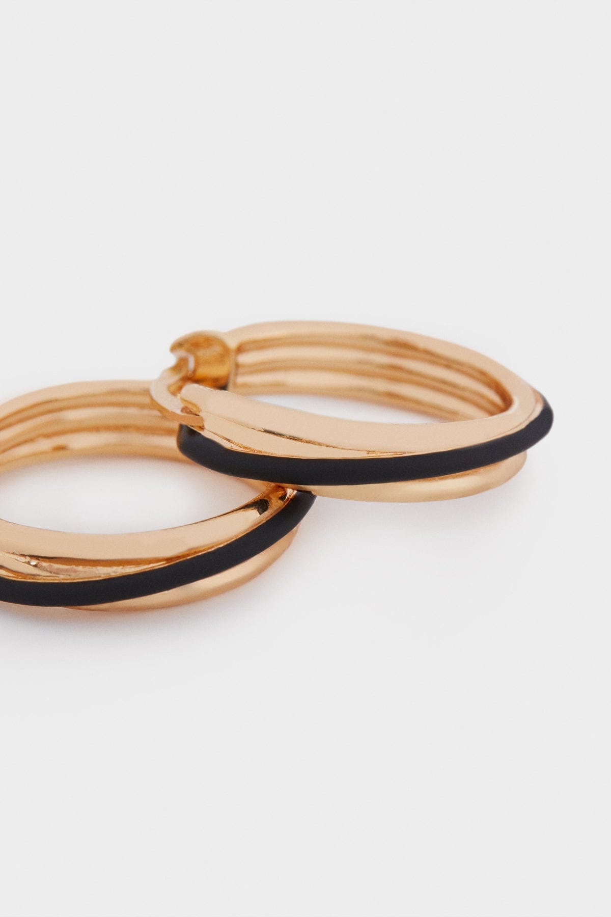 بارفوا حلق ذهبي دائري مزين باللون الأسود نسائي أسود