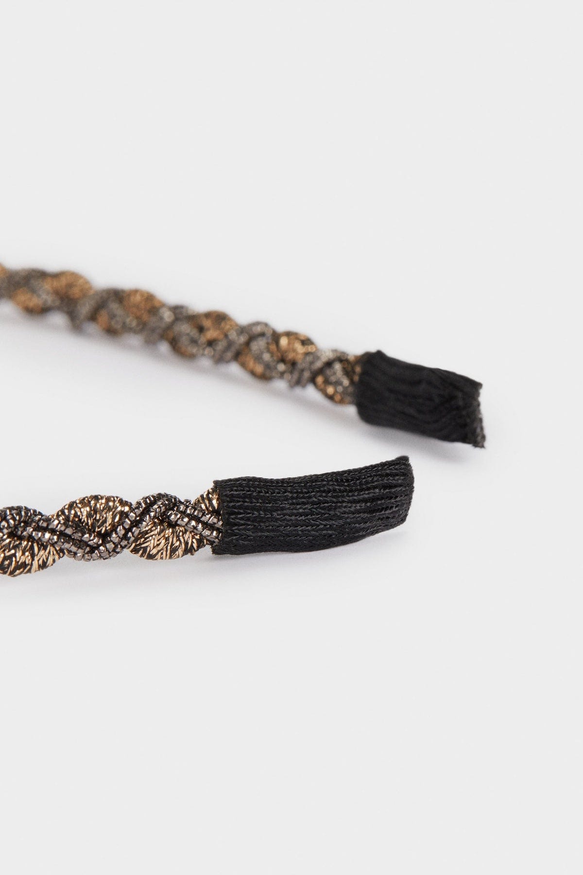 بارفوا طوق مضفر لامع نسائي ذهب