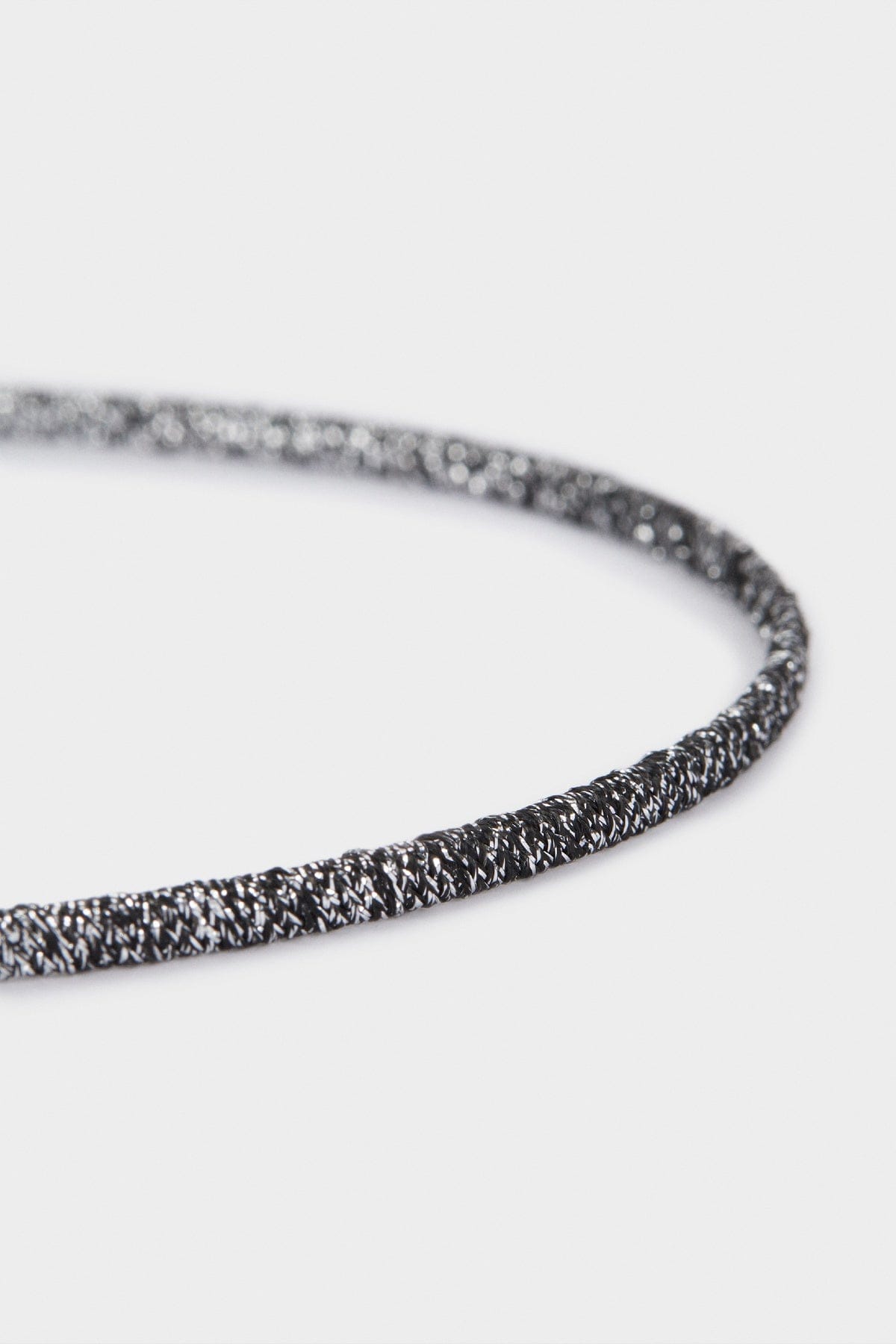 بارفوا طوق لامع رفيع نسائي أسود