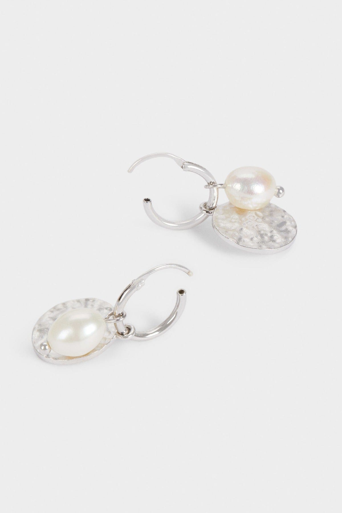 بارفوا حلق فضة صغير مزين بلؤلؤ