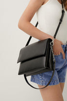 بارفوا حقيبة كروس جلد بقفل أمامي أسود