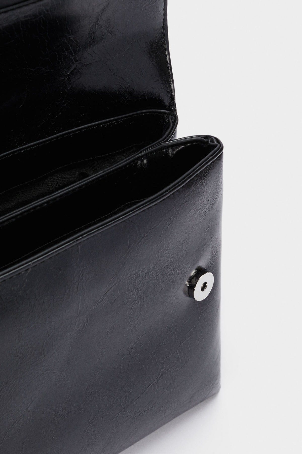 بارفوا حقيبة كروس جلد بقفل أمامي أسود