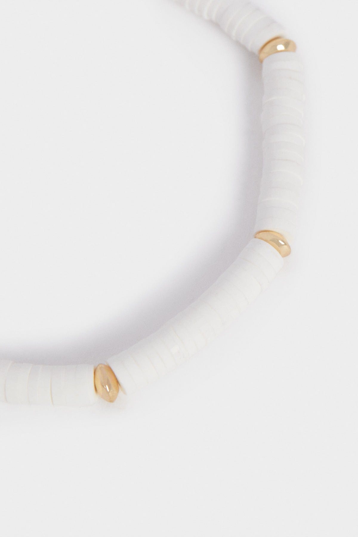 بارفوا أسوارة بيضاء مزينة باللون الذهبي أبيض