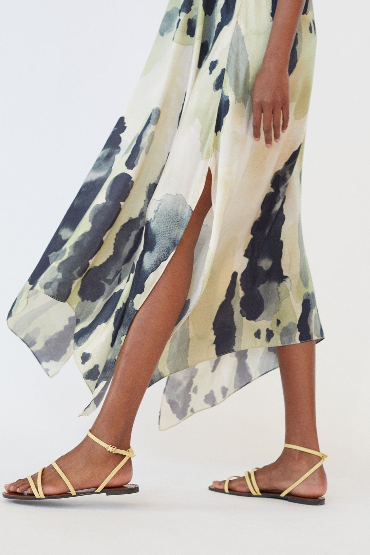 بارفوا فستان ميدي مطبوع مع حمالات أخضر