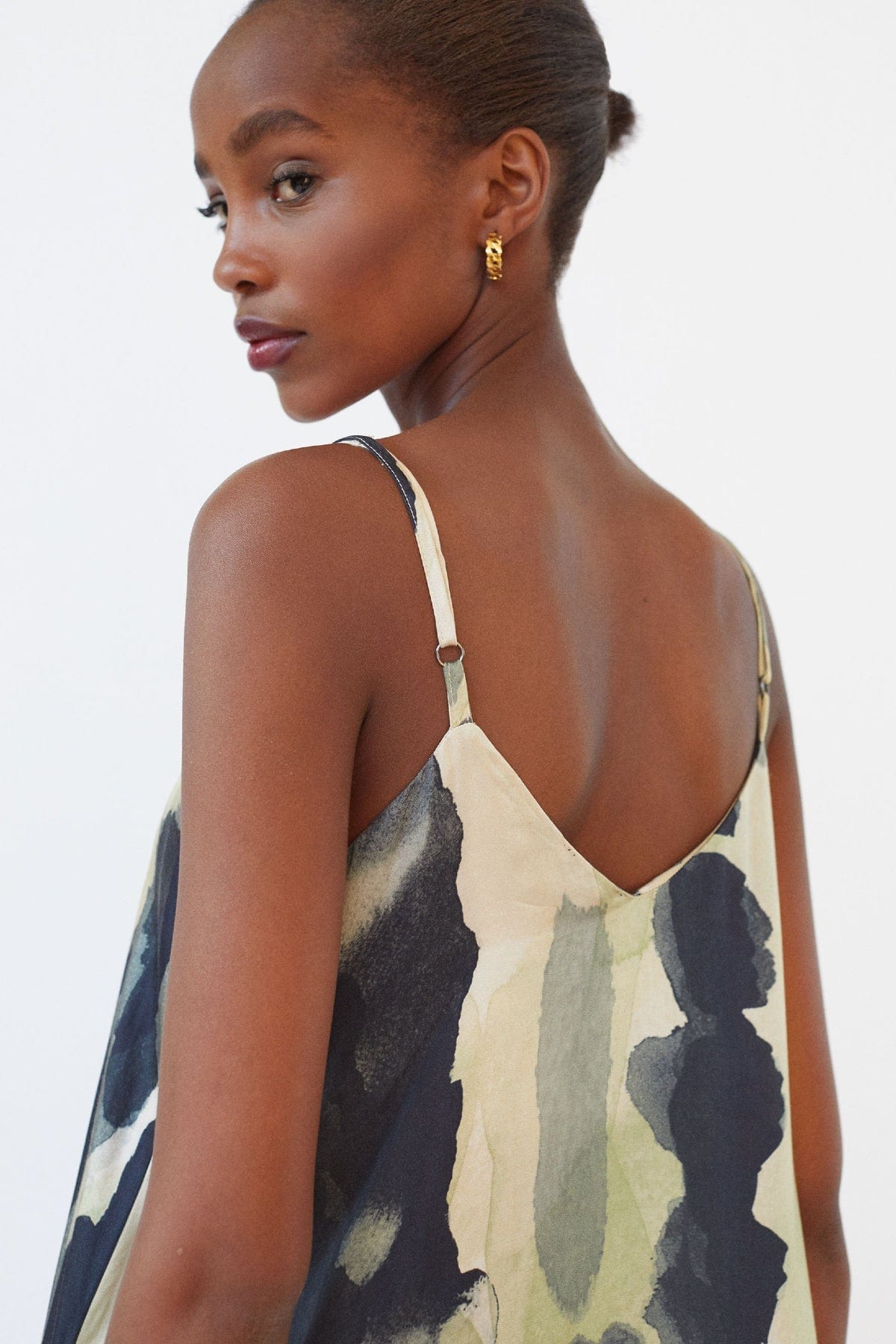 بارفوا فستان ميدي مطبوع مع حمالات أخضر