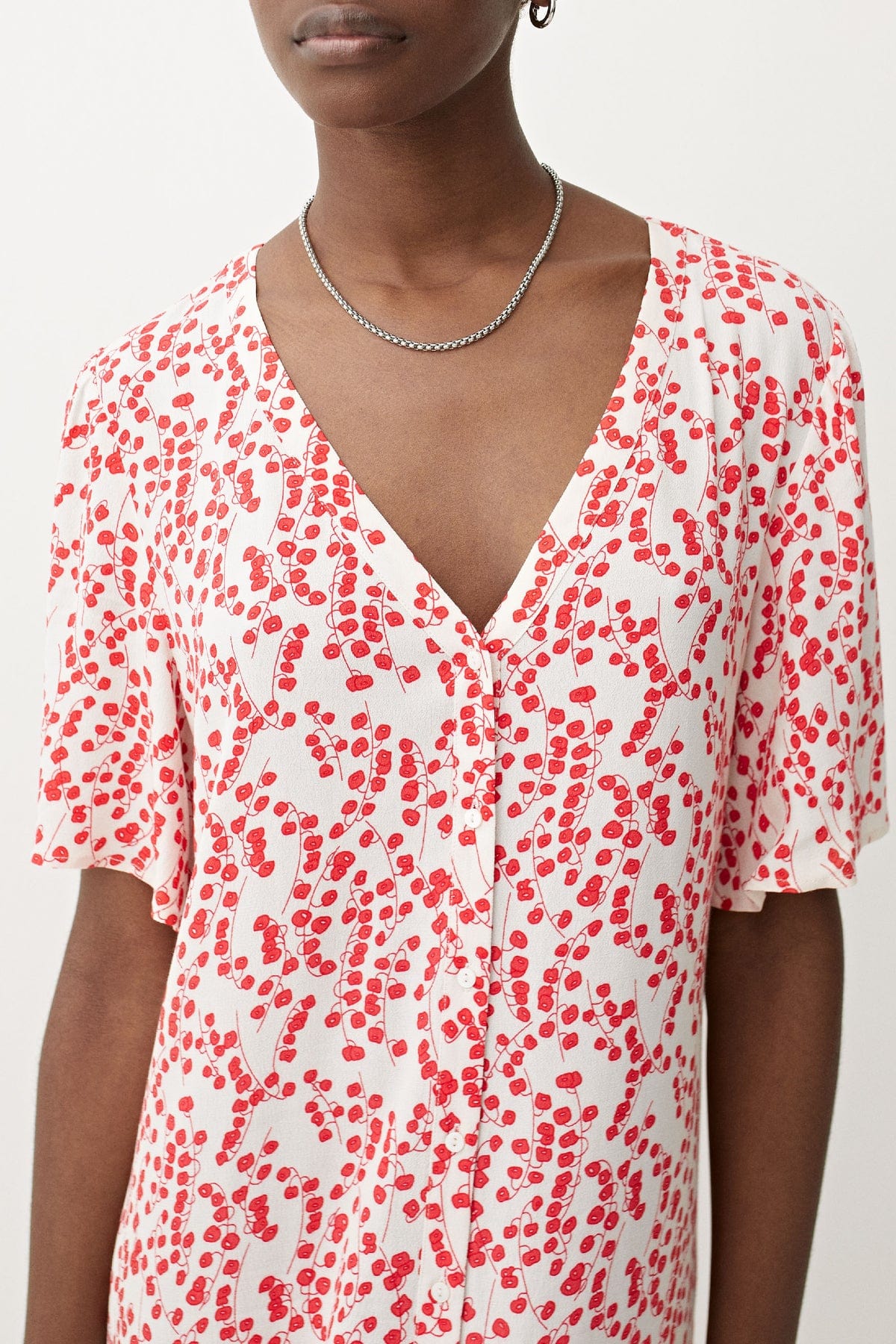 بارفوا فستان ميدي مشجرة بفتحة صدر V بيج فاتح