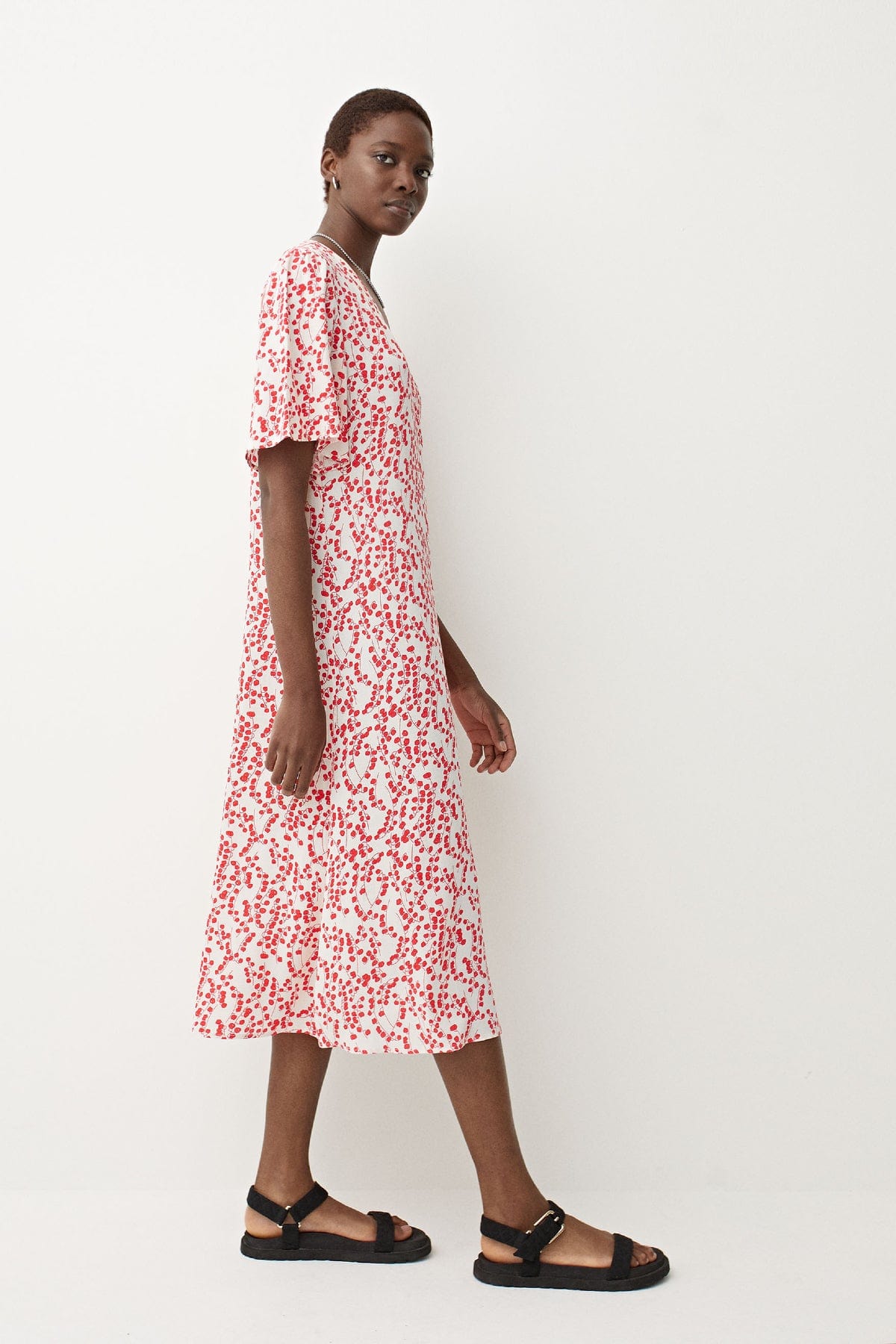 بارفوا فستان ميدي مشجرة بفتحة صدر V بيج فاتح