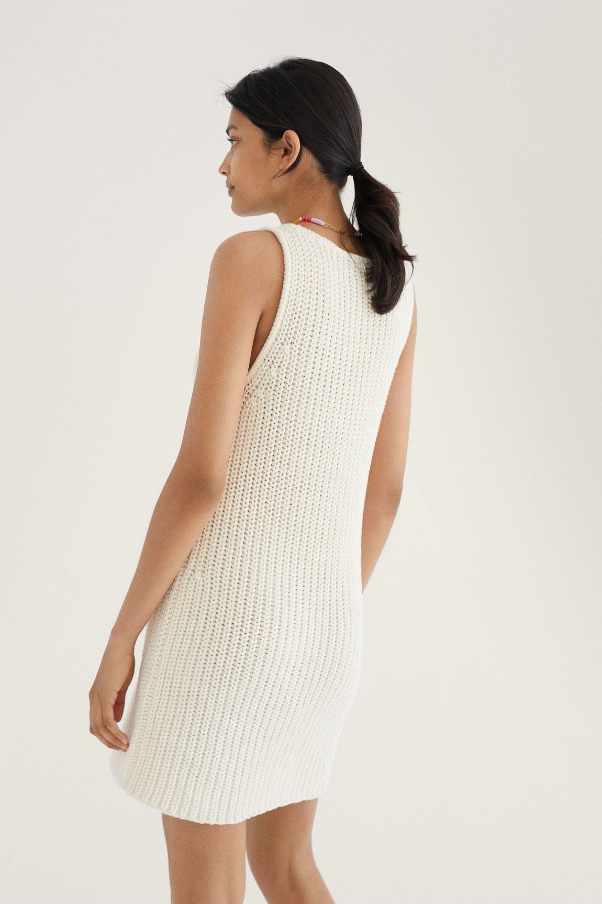 بارفوا فستان صوف قصير محبوك مخرمة بيج فاتح