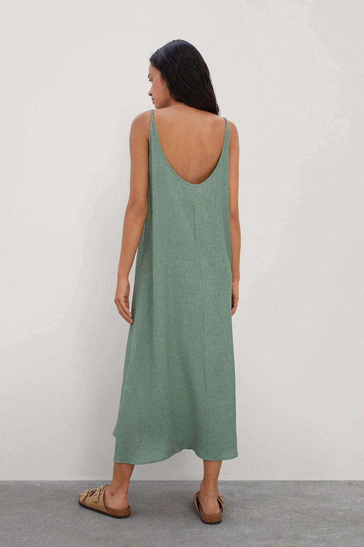 بارفوا فستان نوم بحمالات بفتحة ظهر عميقة