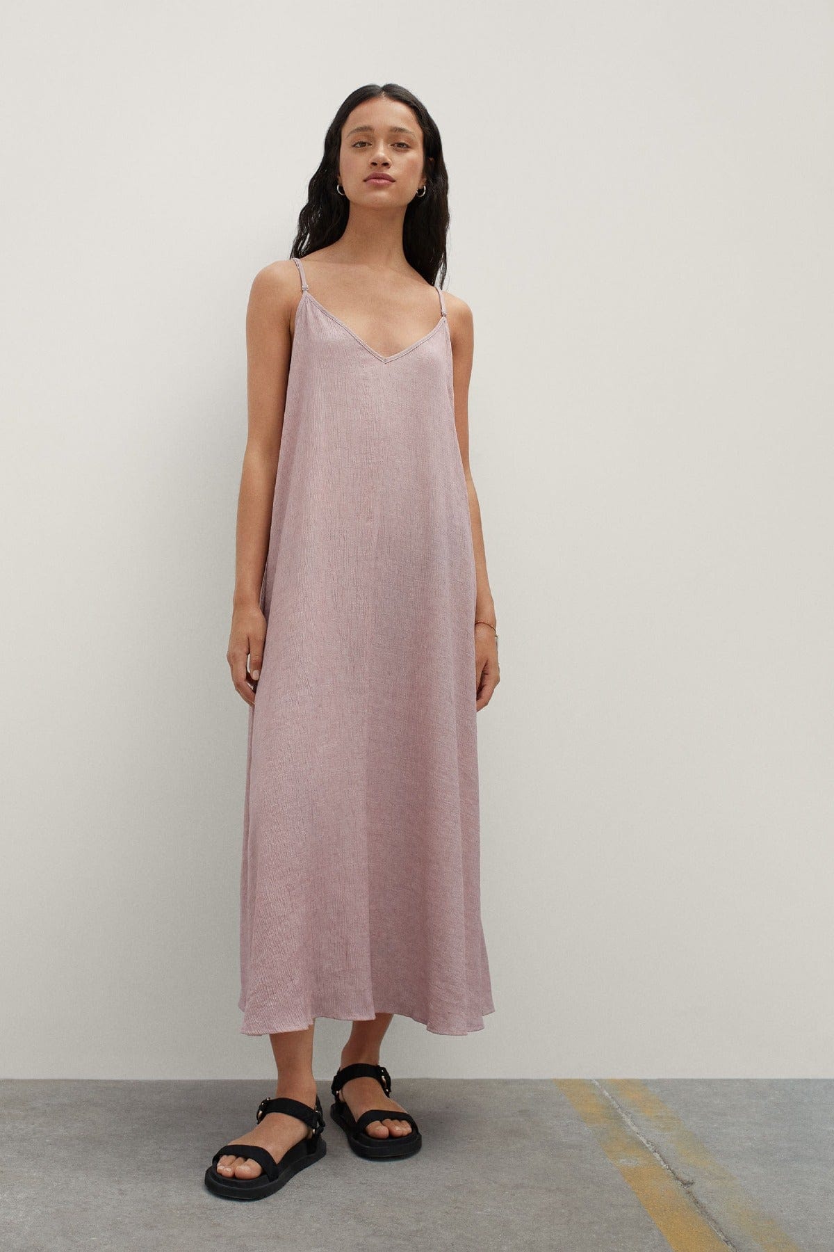 بارفوا فستان نوم بحمالات بفتحة ظهر عميقة