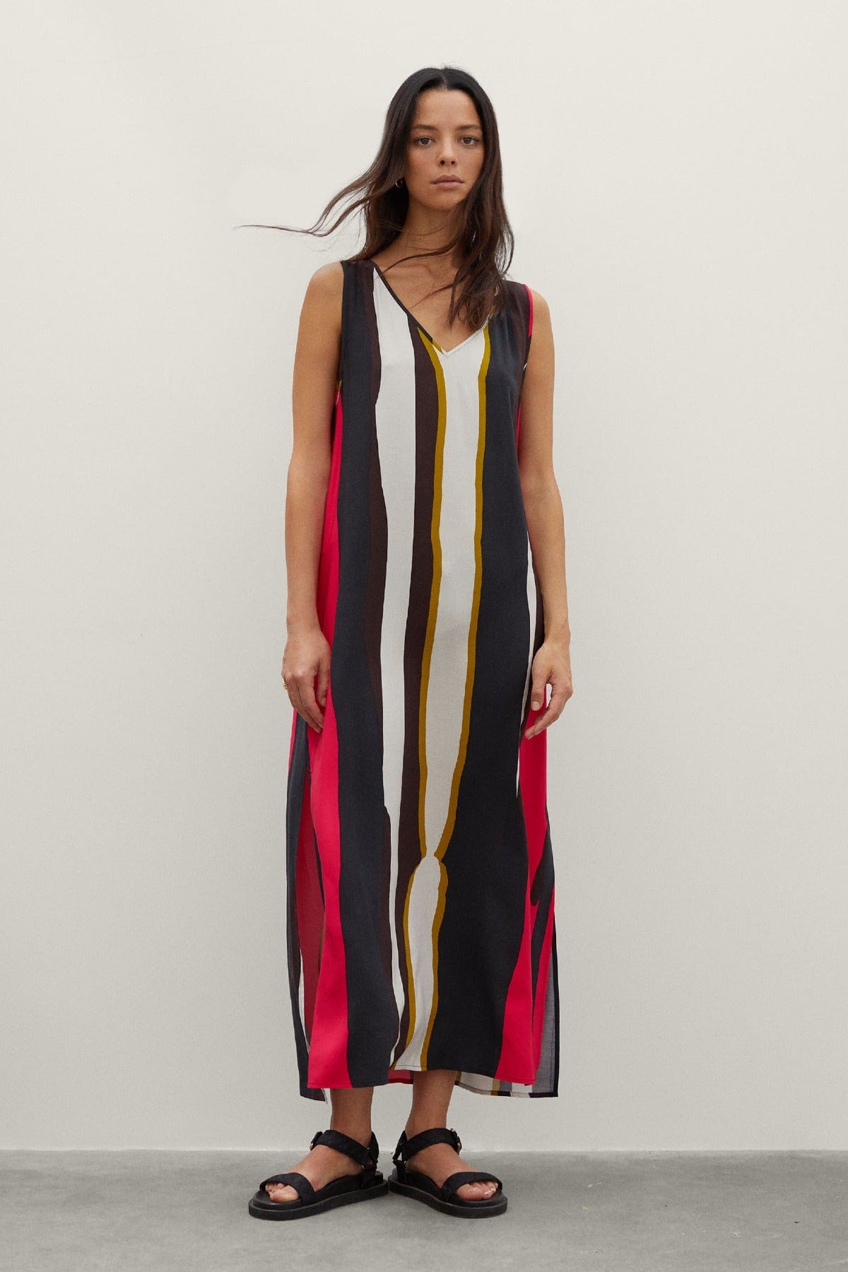 بارفوا فستان ميدي مطبوع مع حمالات متعدد الألوان