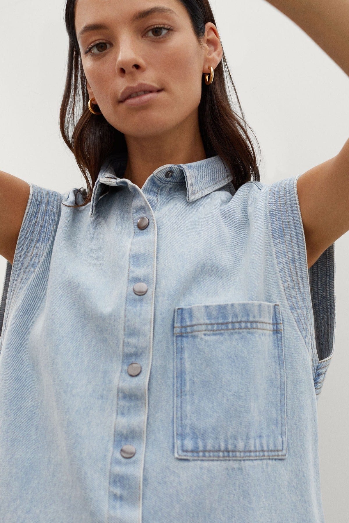 بارفوا فستان دنيم بجيب على الصدر أزرق