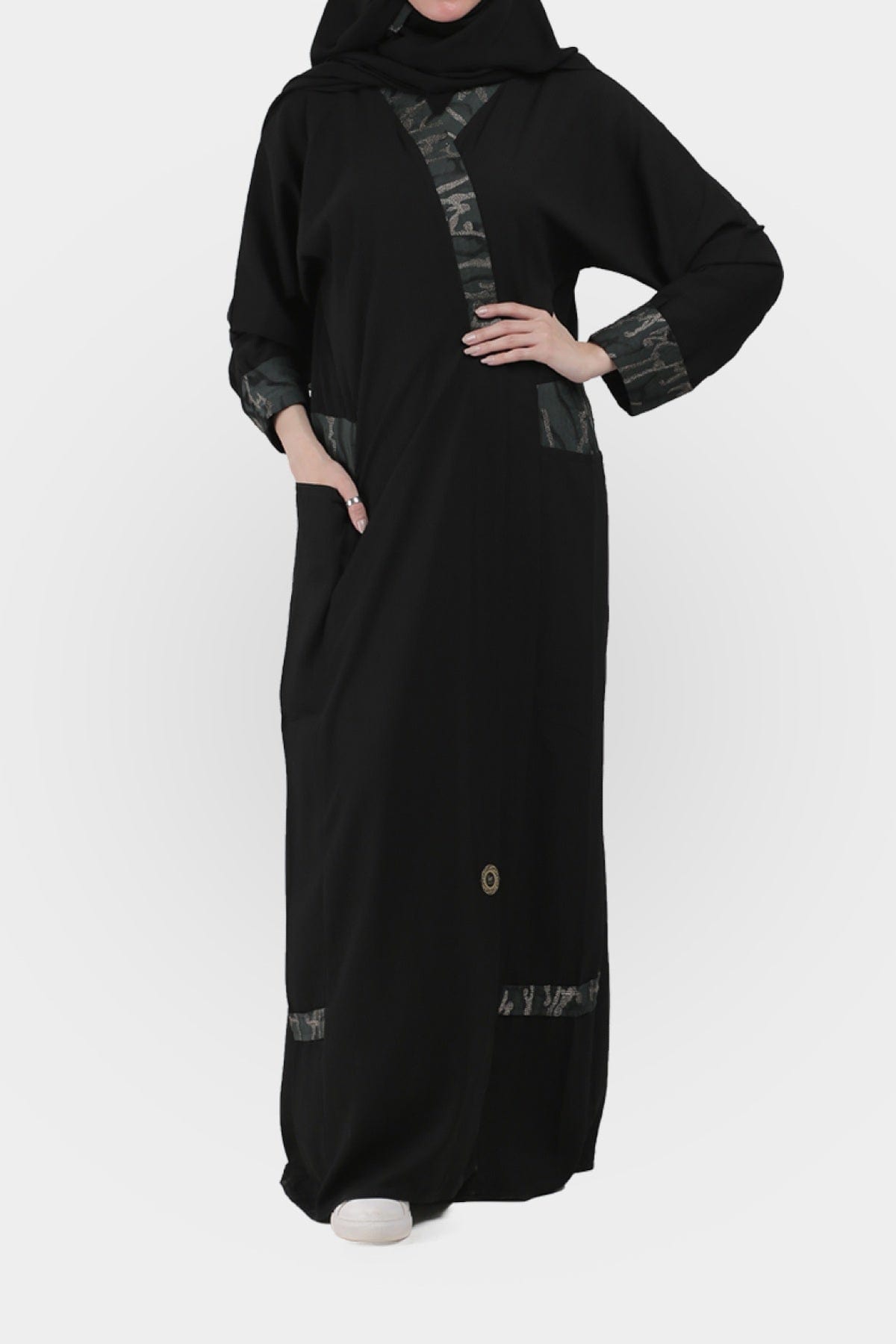 جوهرة عباية كريب ملفوفة من التفتا خضراء بجيب من الأمام أسود