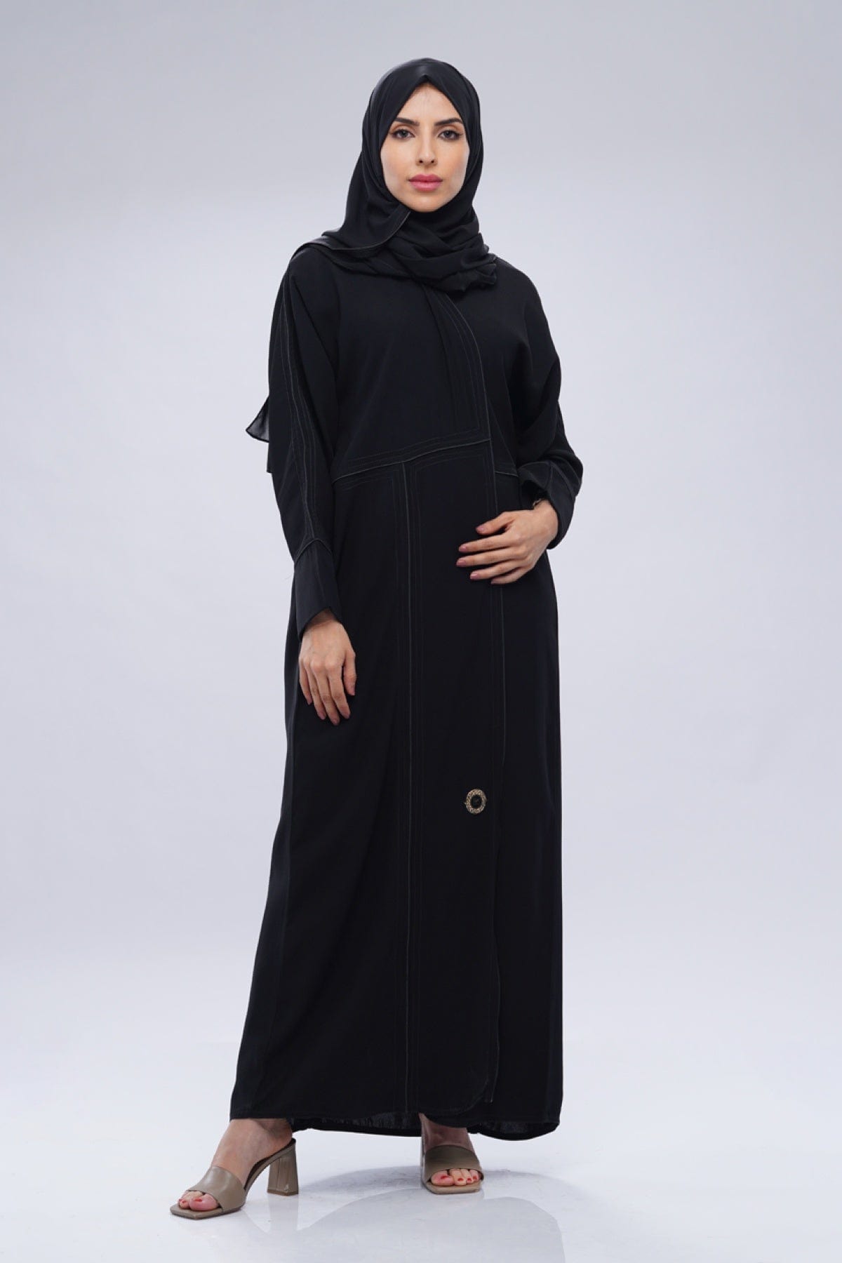جوهرة عبايه ملكي كلاسيك بتحديد قيطان طبقات أسود