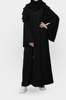 جوهرة عباية كريب بطبقات مميزة على الكتف أسود