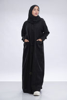 جوهرة عباية كتان طويلة سوداء بجيوب أمامية كم طويل أسود