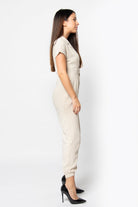 كيتشن جمبسوت سادة بأزرار أمامية نص كم نسائي