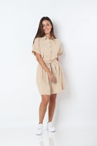 كيتشن جمبسوت سادة نص كم نسائي فوق الركبة بحزام الخصر