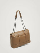 بارفوا حقيبة كتف جلد مربعة بسلسال