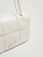 بارفوا حقيبة كتف مربعة جلد سادة مزينة بسلسال