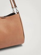 بارفوا شنطة كتف نسائية سادة جلد