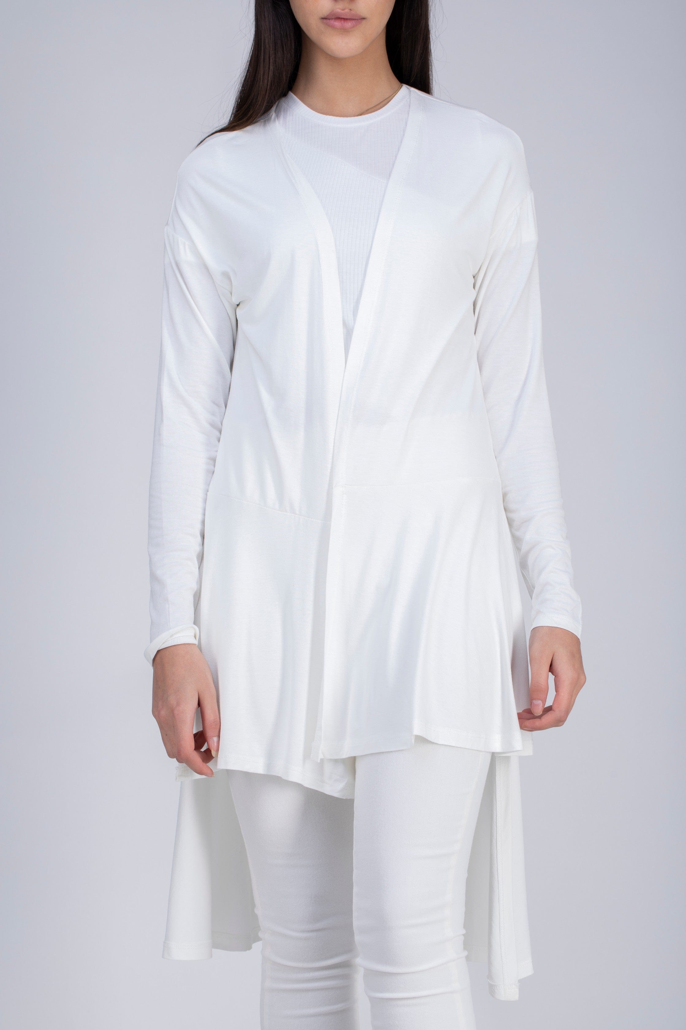 كارديجان سادة قصير من الأمام طويل من الخلف كم طويل