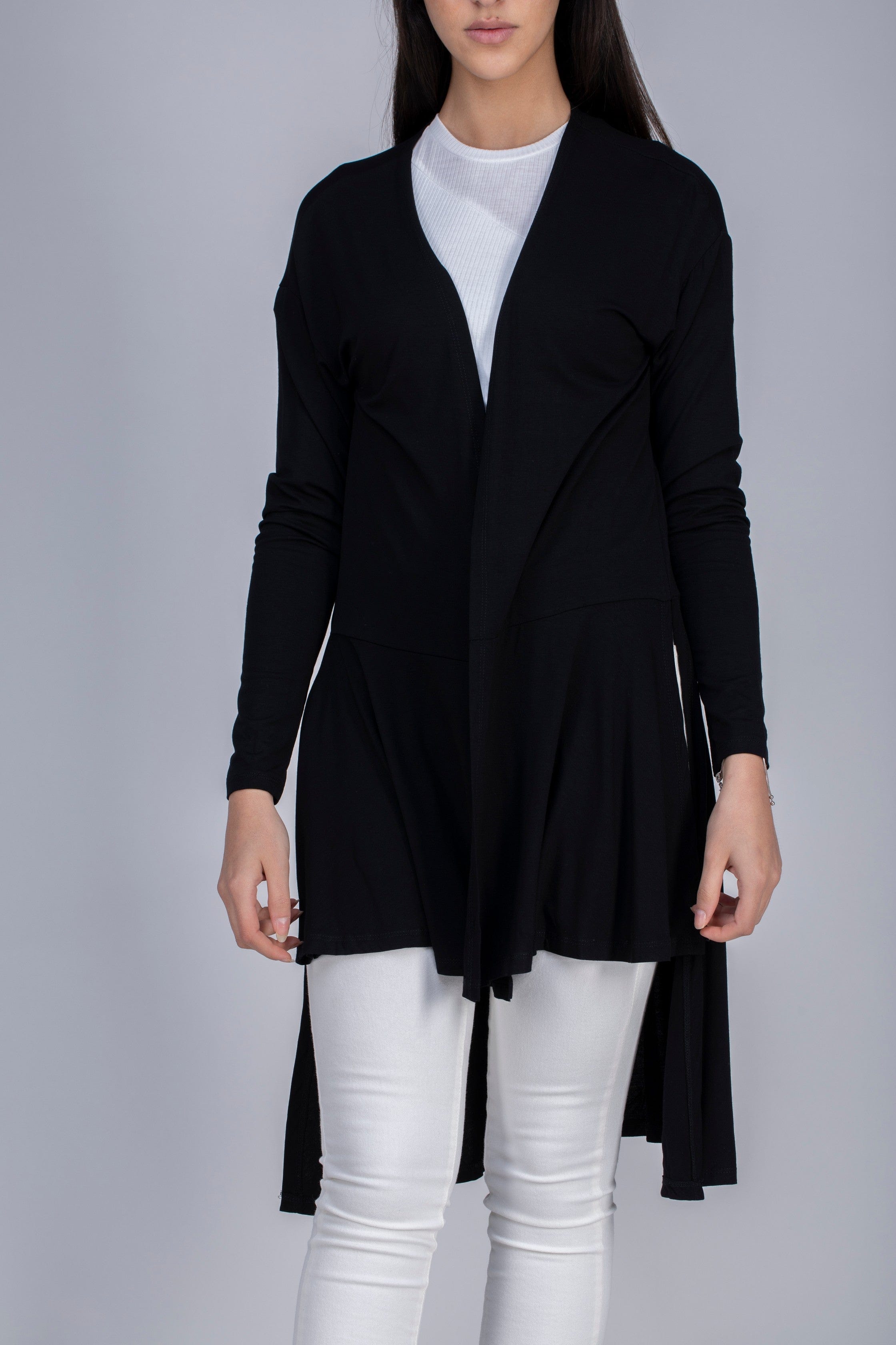 كارديجان سادة قصير من الأمام طويل من الخلف كم طويل