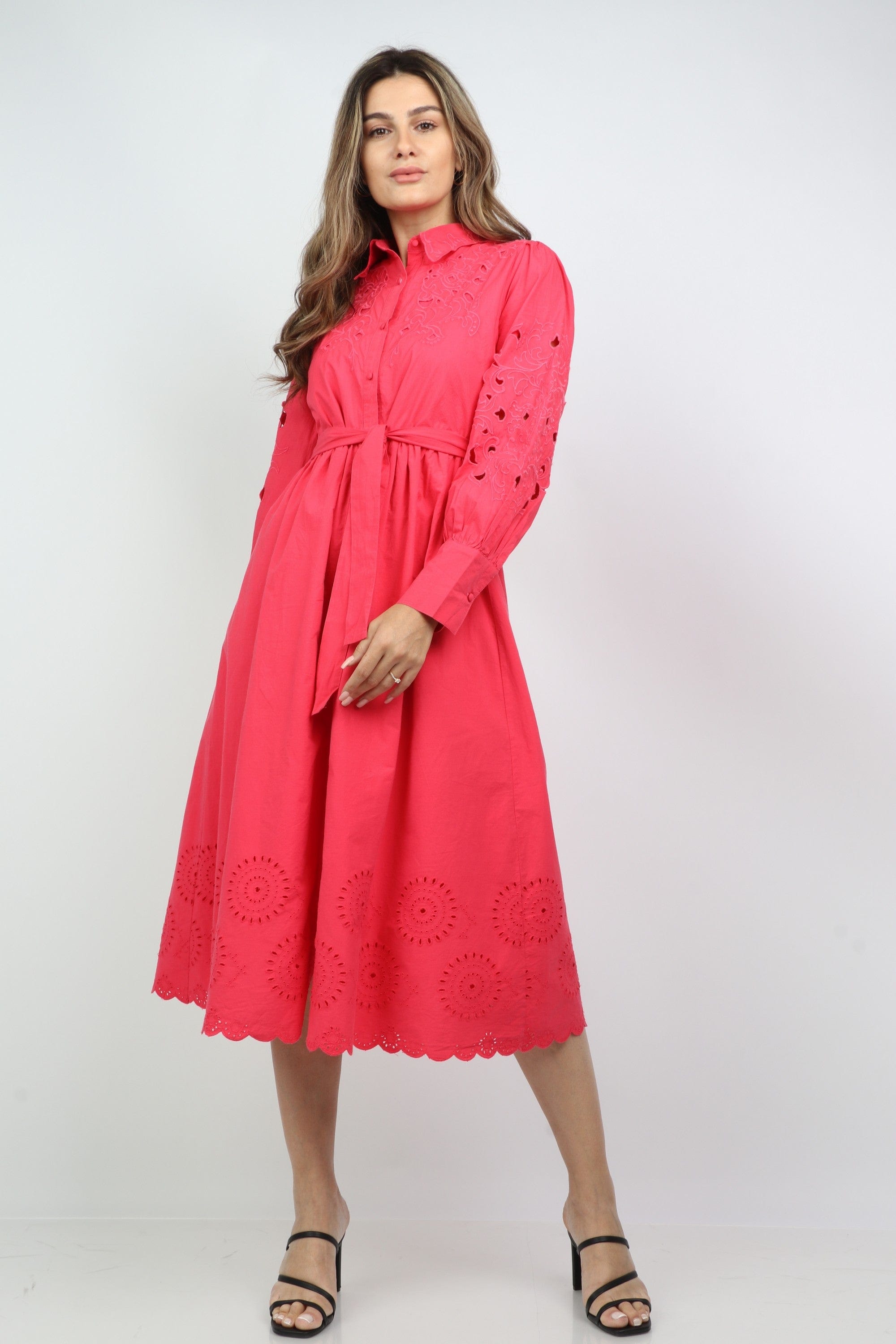 داليدرس فستان قميص ميدي بحزام خصر وياقة طويلة وأزرار أمامية بكم طويل