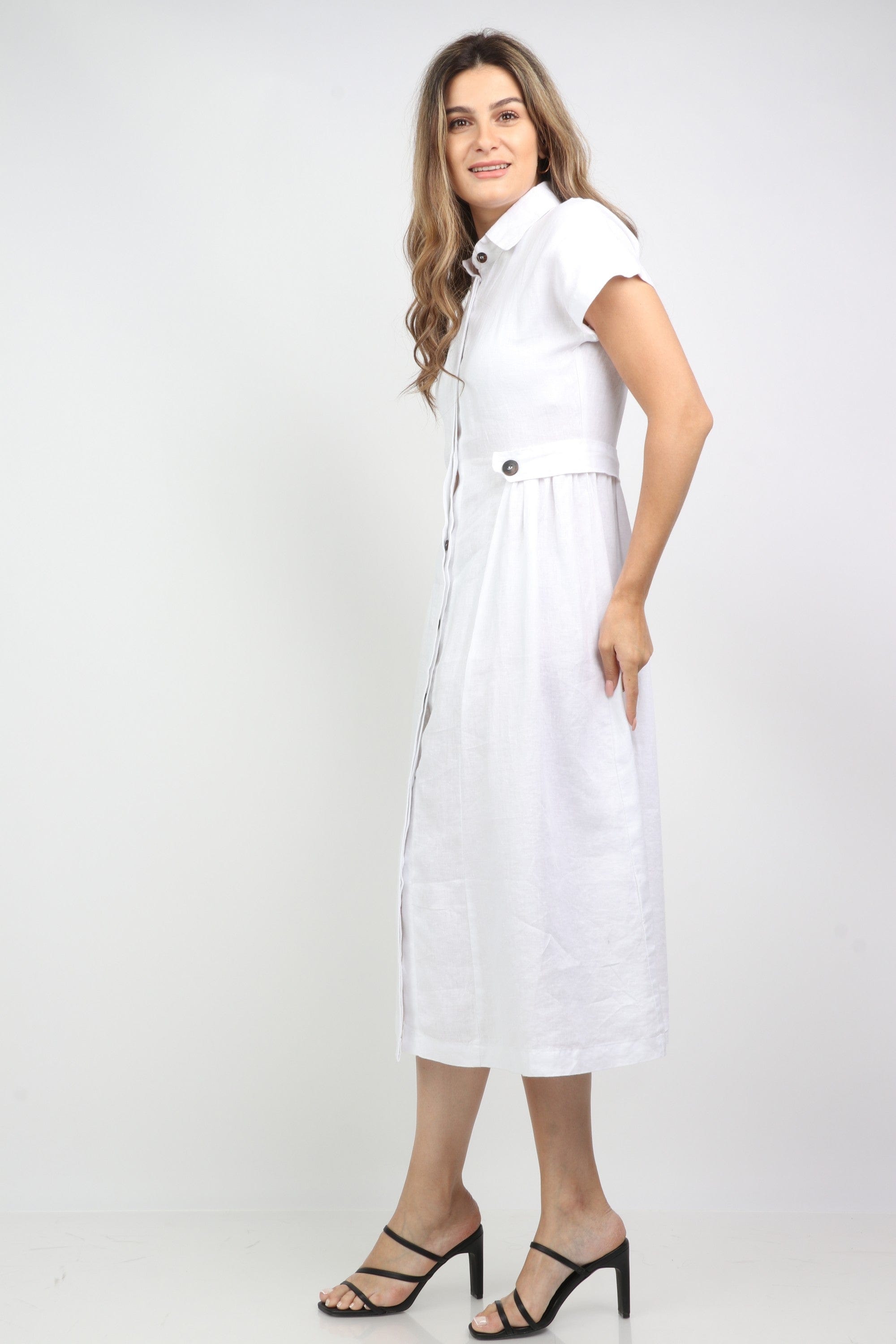 داليدرس فستان ميدي بنمط قميص سادة مخصر كم قصير