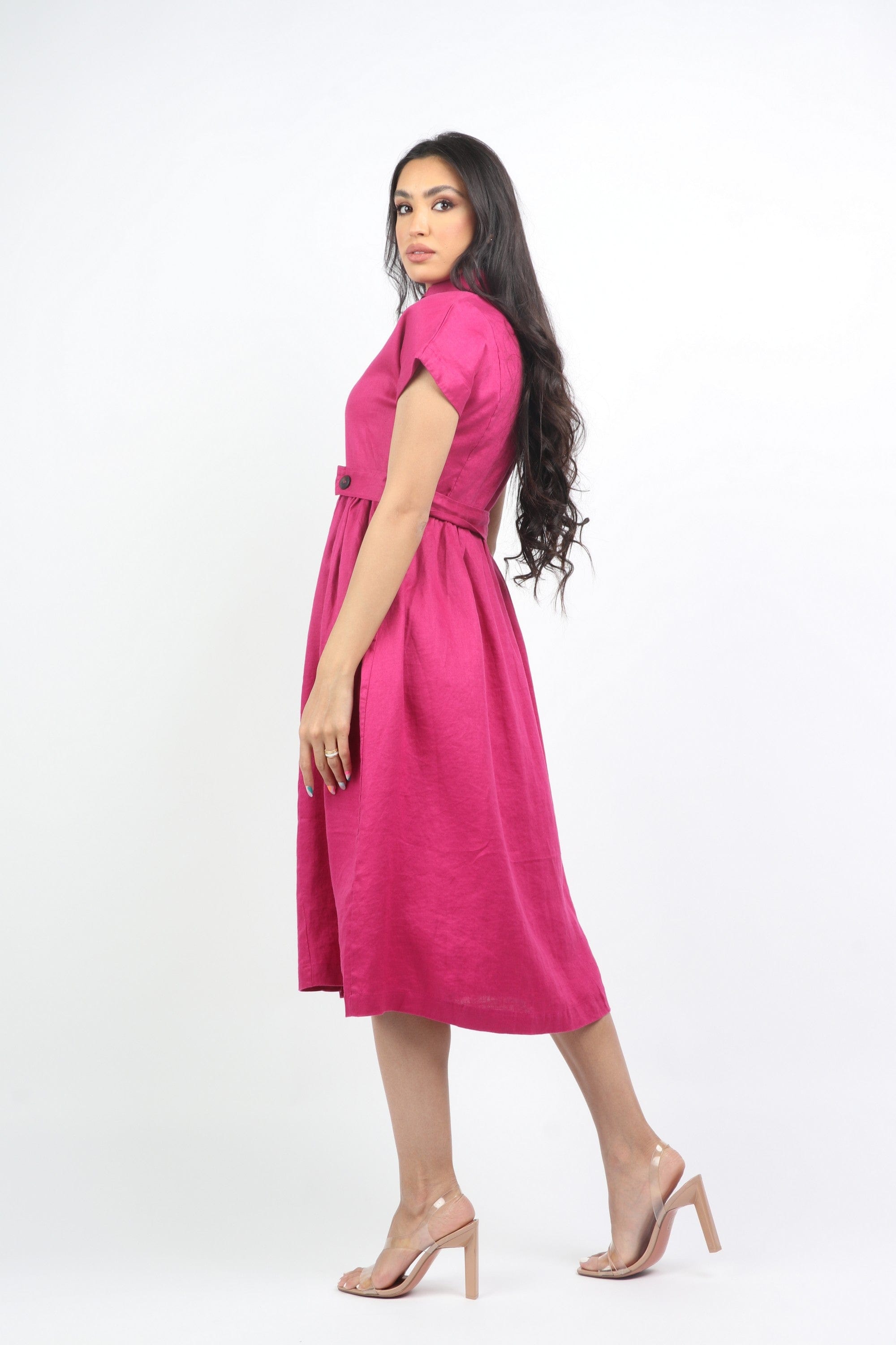 داليدرس فستان ميدي بنمط قميص سادة مخصر كم قصير