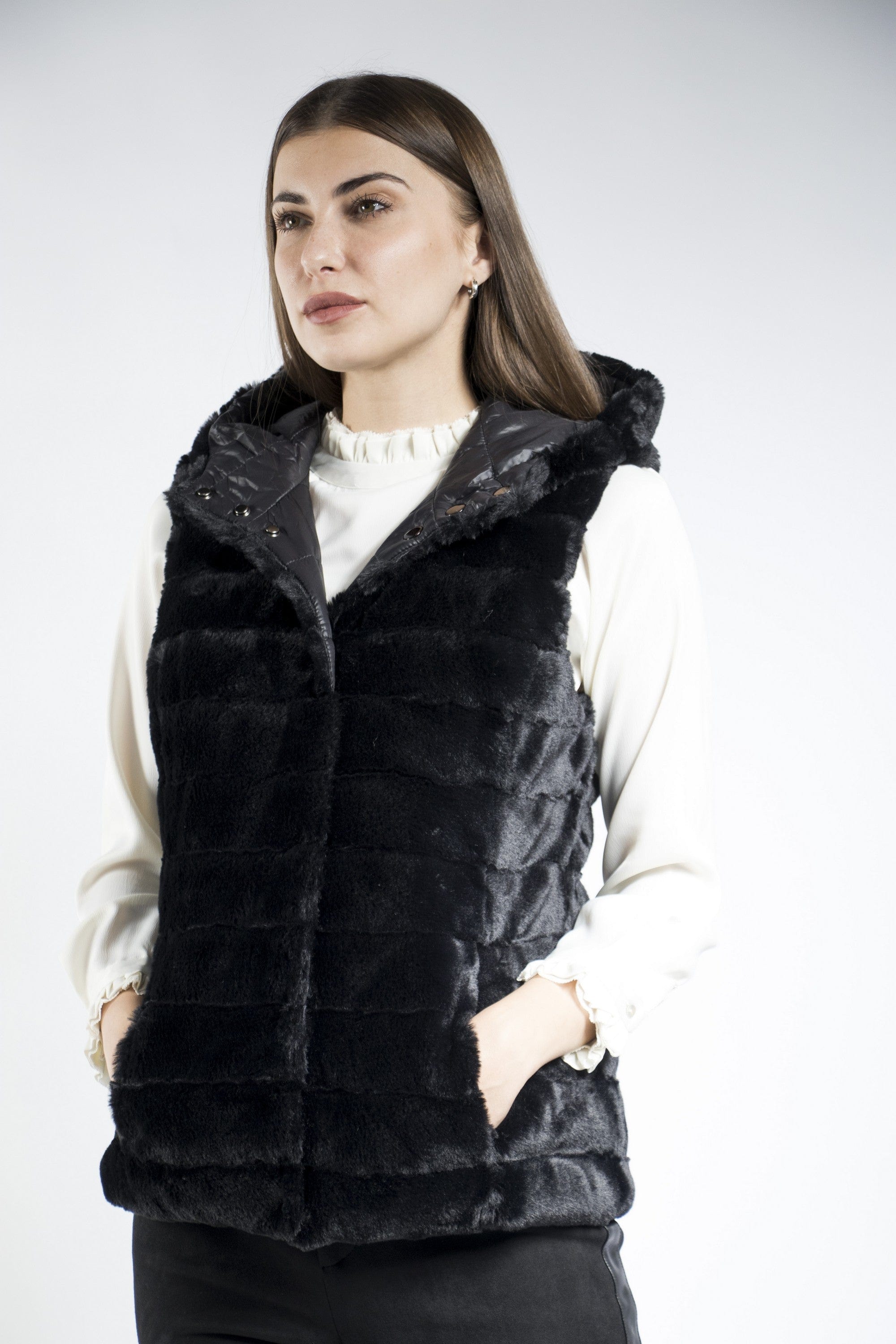 داليدرس جاكيت فرو بلا أكمام بسحاب أسود