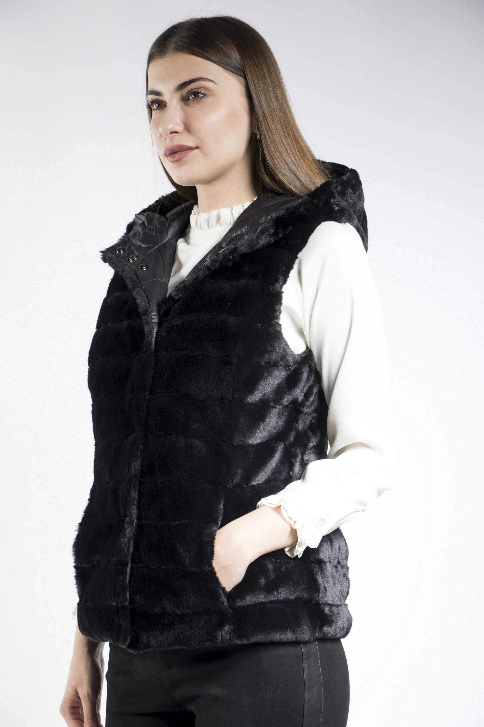 داليدرس جاكيت فرو بلا أكمام بسحاب أسود