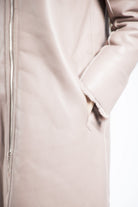 داليدرس جاكيت طويل جلد مزين بالفرو كم طويل