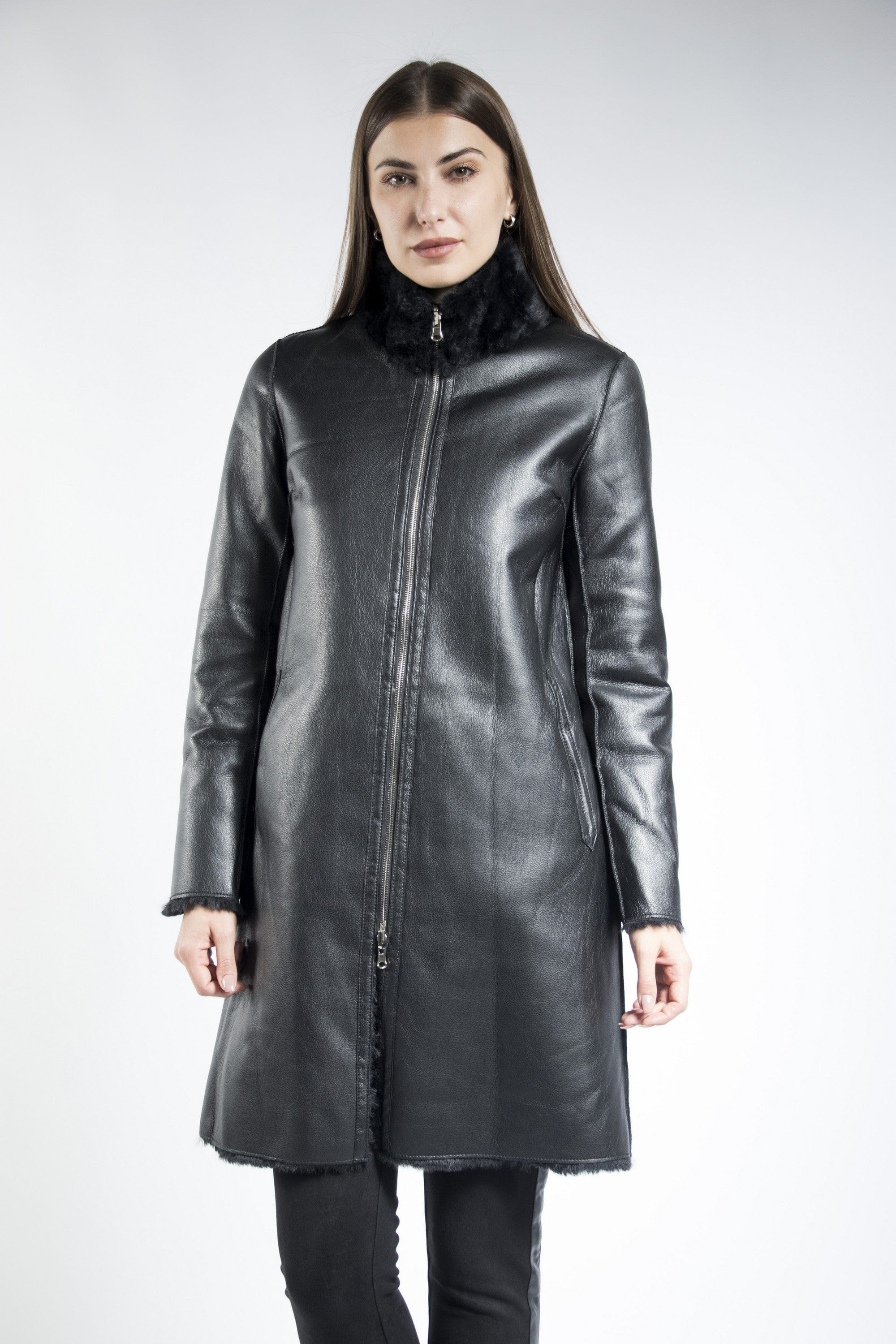 داليدرس جاكيت طويل جلد مزين بالفرو كم طويل