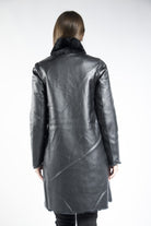 داليدرس جاكيت طويل جلد مزين بالفرو كم طويل