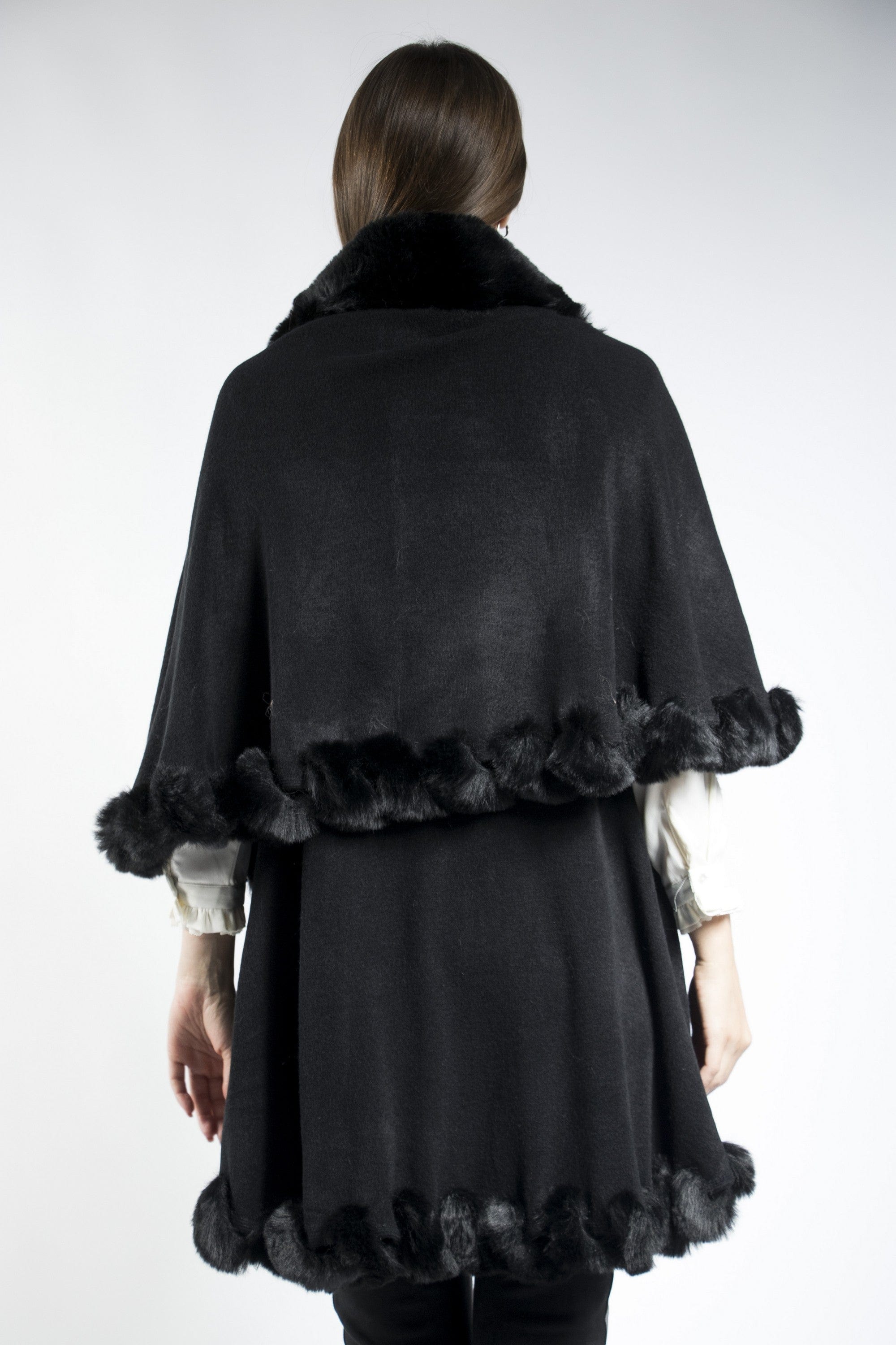 داليدرس شال سادة كم طويل مزين بالفرو نسائي