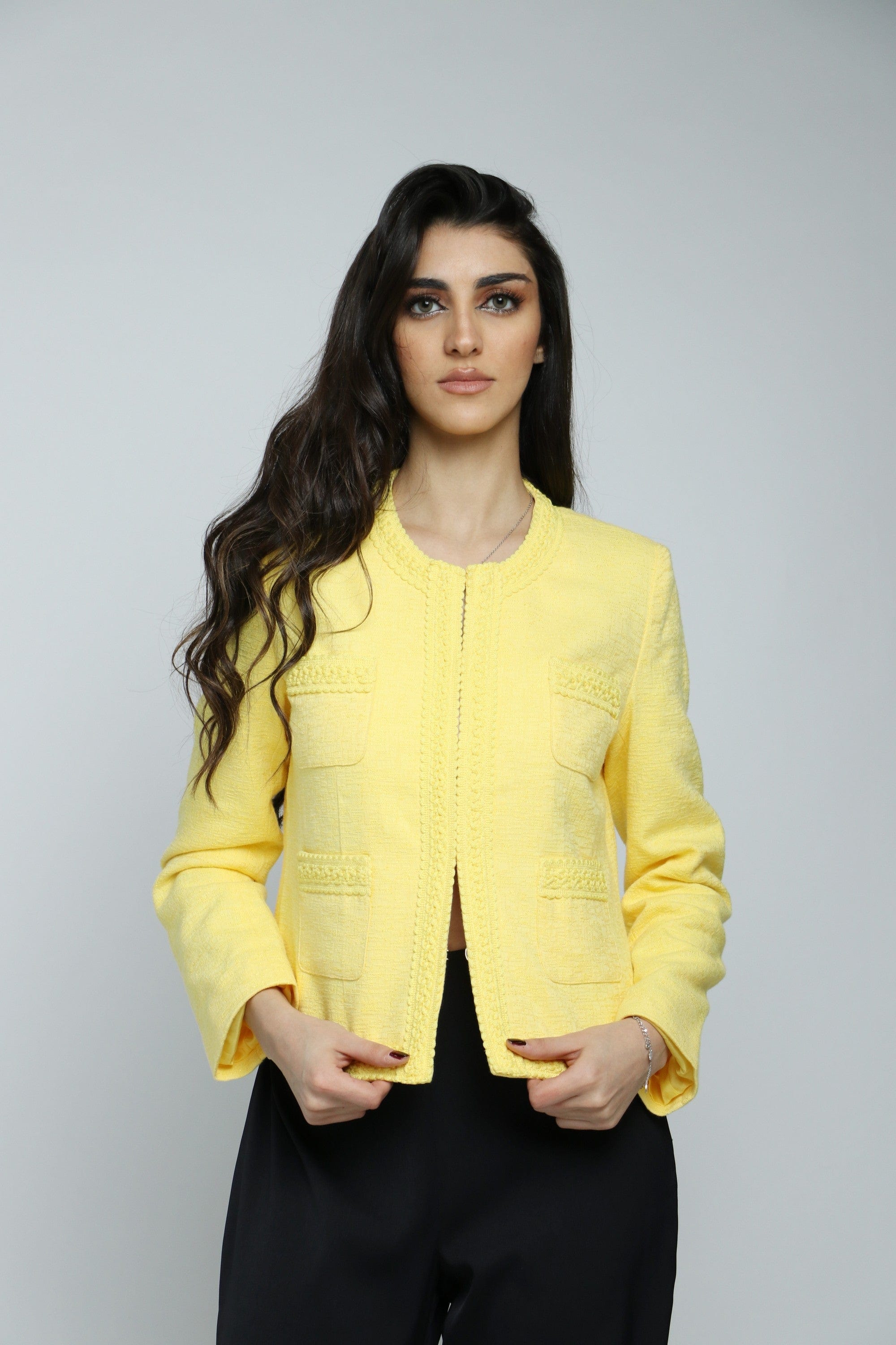 داليدرس جاكيت قصير مزين بخيط أمامي نسائي