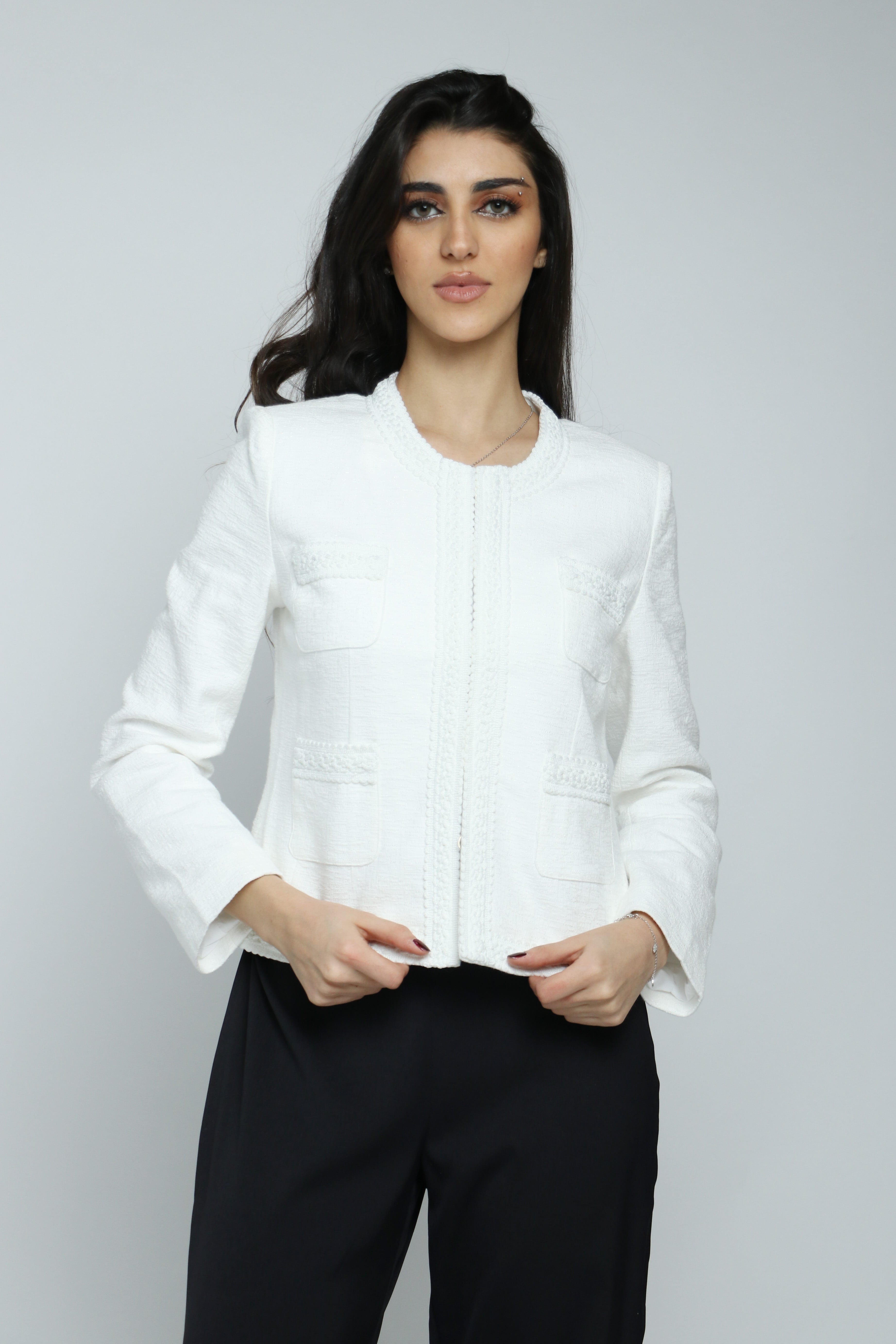 داليدرس جاكيت قصير مزين بخيط أمامي نسائي