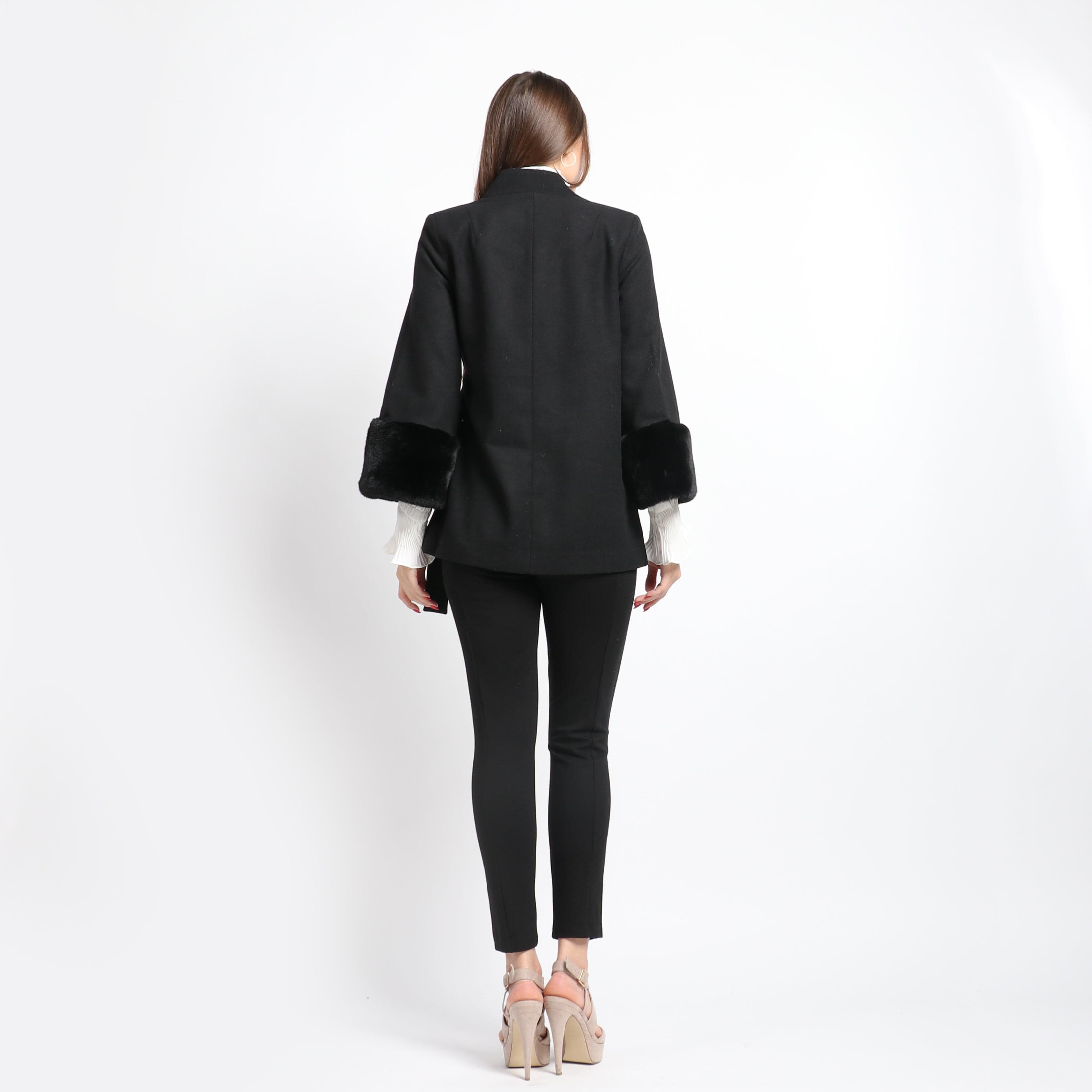 داليدرس جاكيت منقوش بأزرار أمامية كم طويل أسود