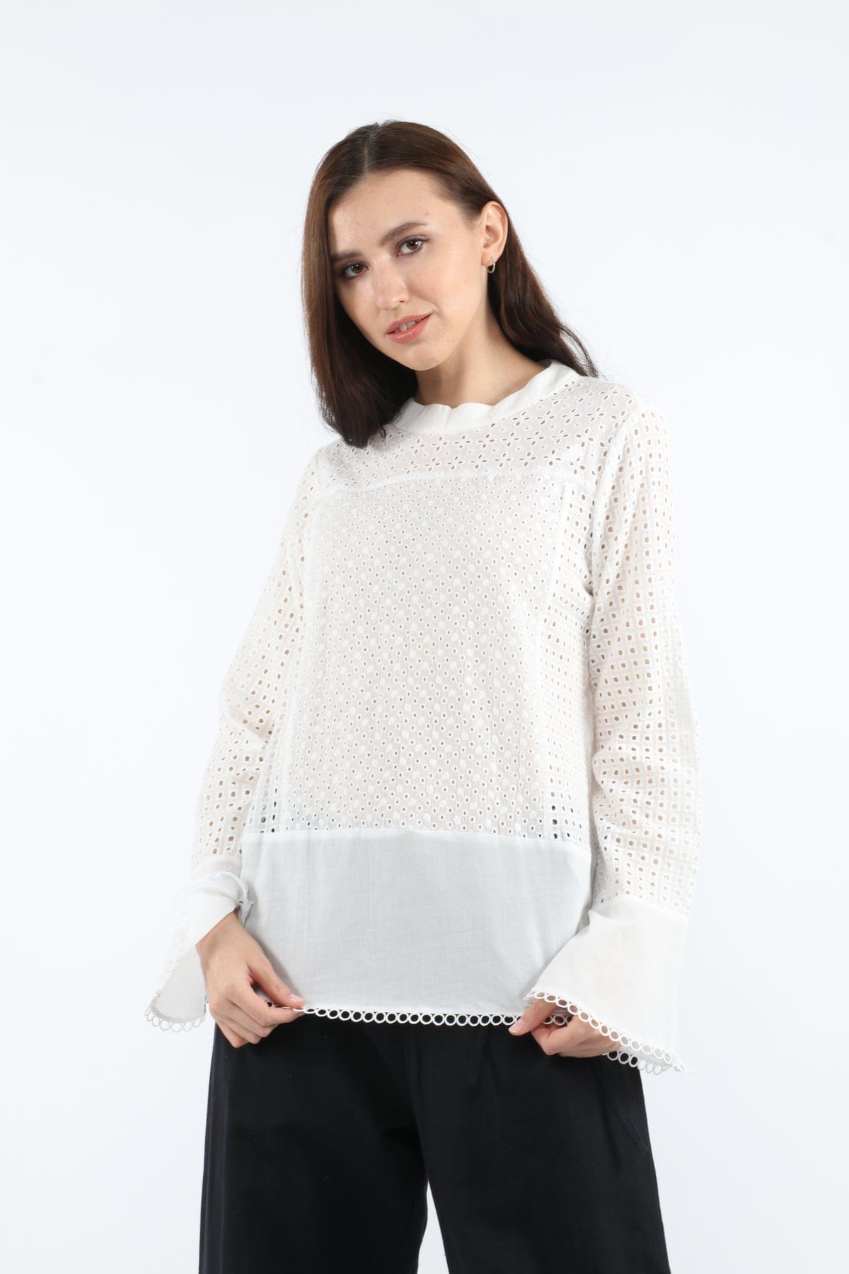 داليدرس بلوزة طويلة الأكمام مخرم واسع أوف وايت