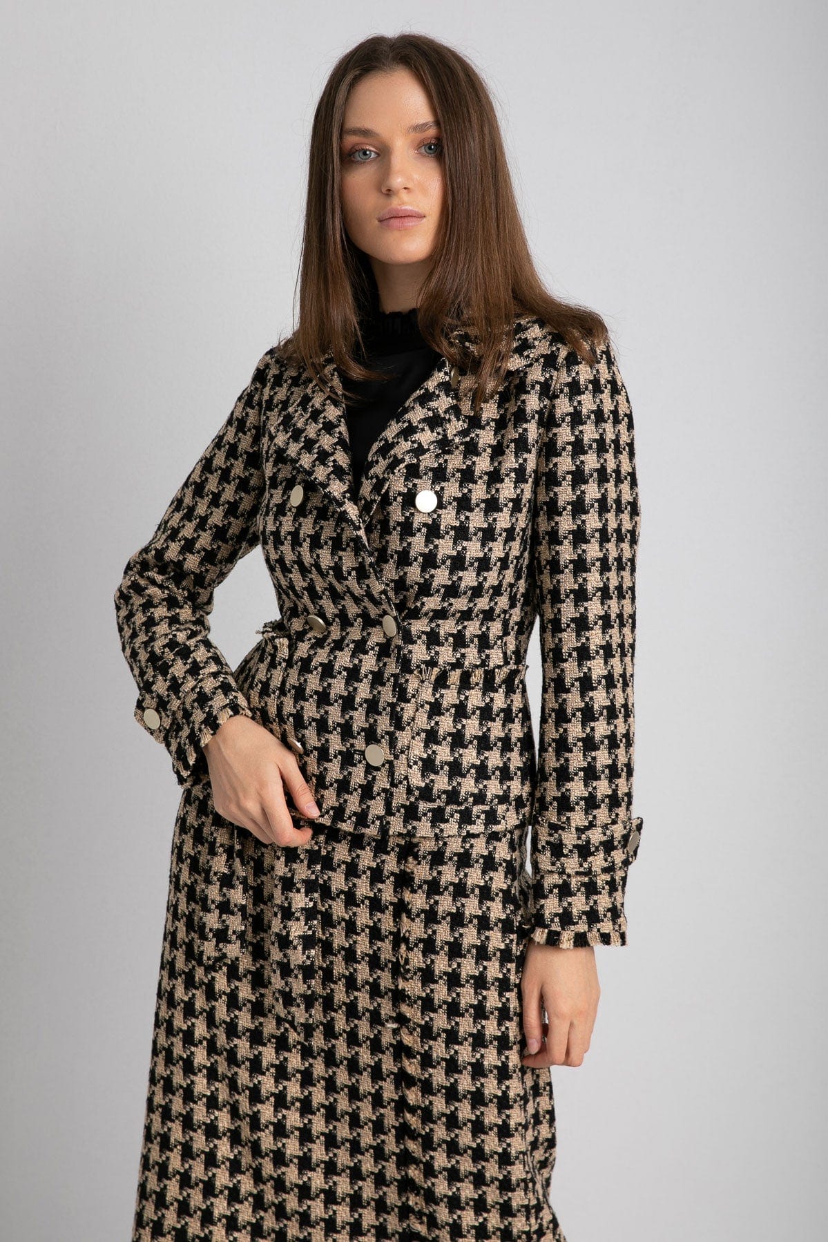 داليدرس جاكيت مربعات مخصر كم طويل نسائي بيج/أسود