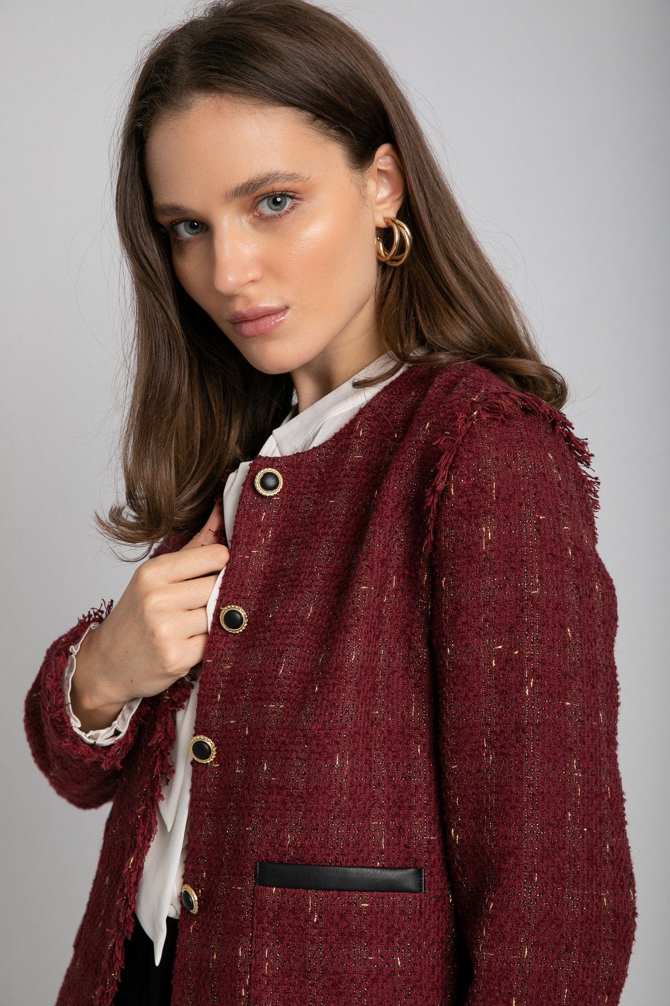 داليدرس جاكيت قصير لامع بأزرار أمامية كم طويل نسائي بورغندي