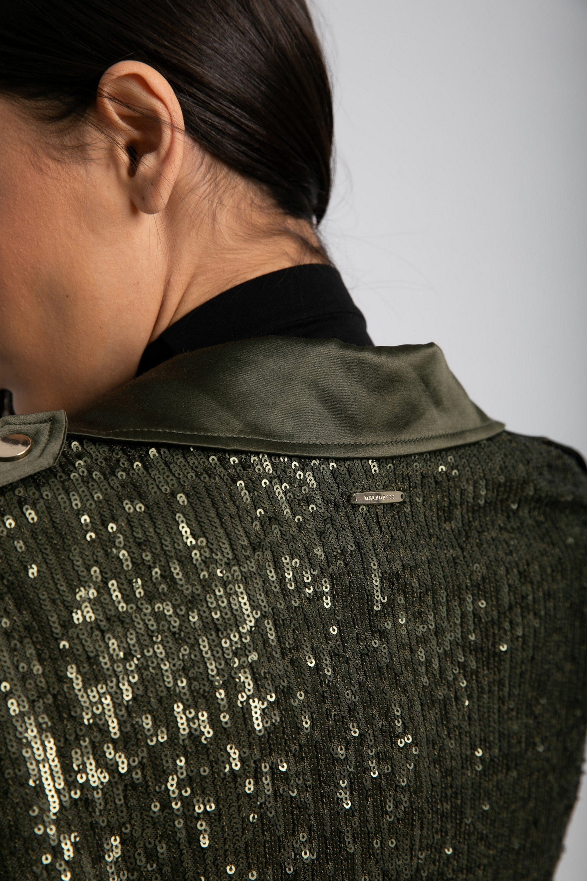 داليدرس جاكيت لامع كم طويل نسائي بني فاتح