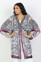 داليدرس فستان قصير منقوش نمط جلد ثعبان كم فراشة متعدد الألوان