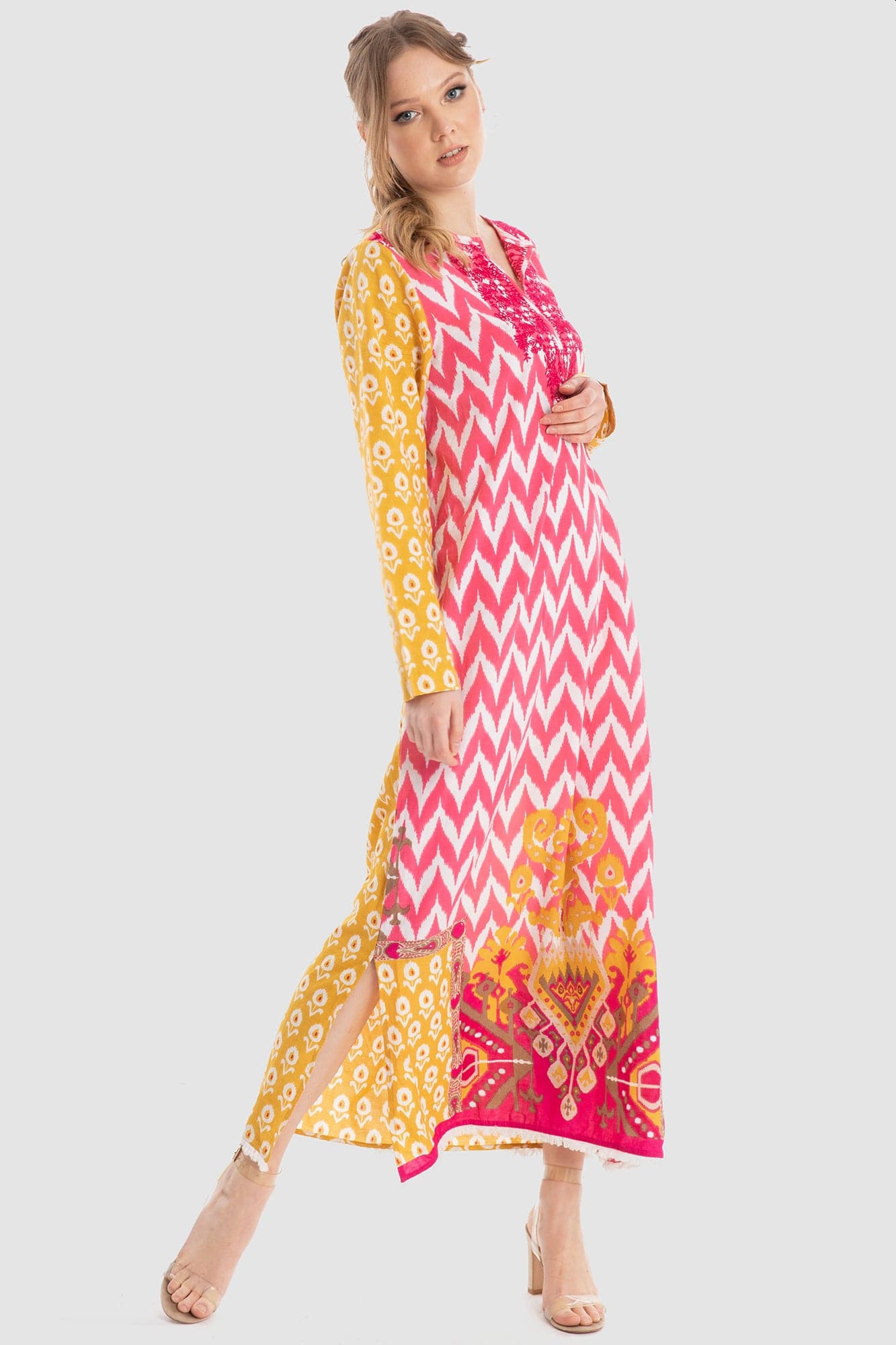 داليدرس قفطان منقوش كم طويل بفتحتين جانبيين أصفر الخردل