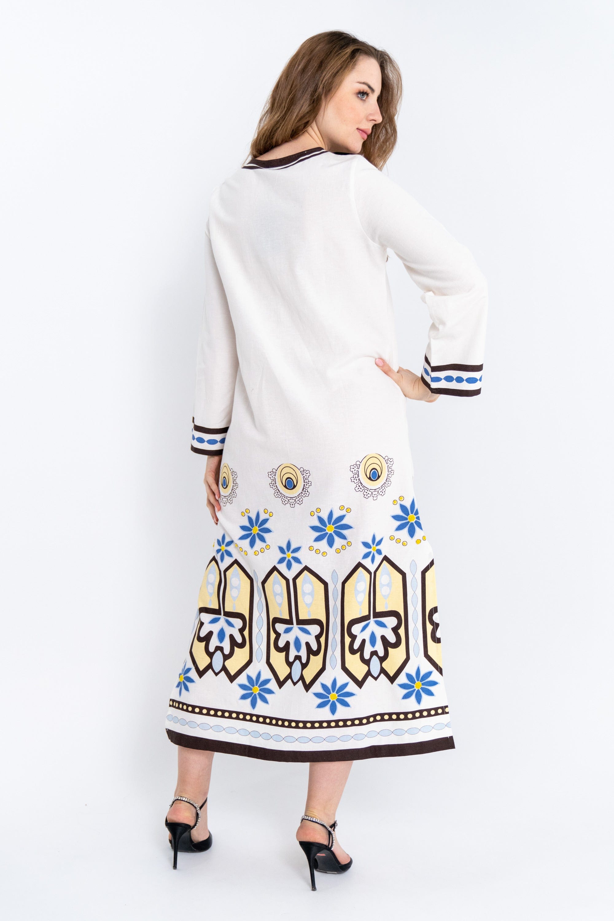 داليدرس قفطان نسائي منقوش مفتوح من الجنب أبيض شاحب