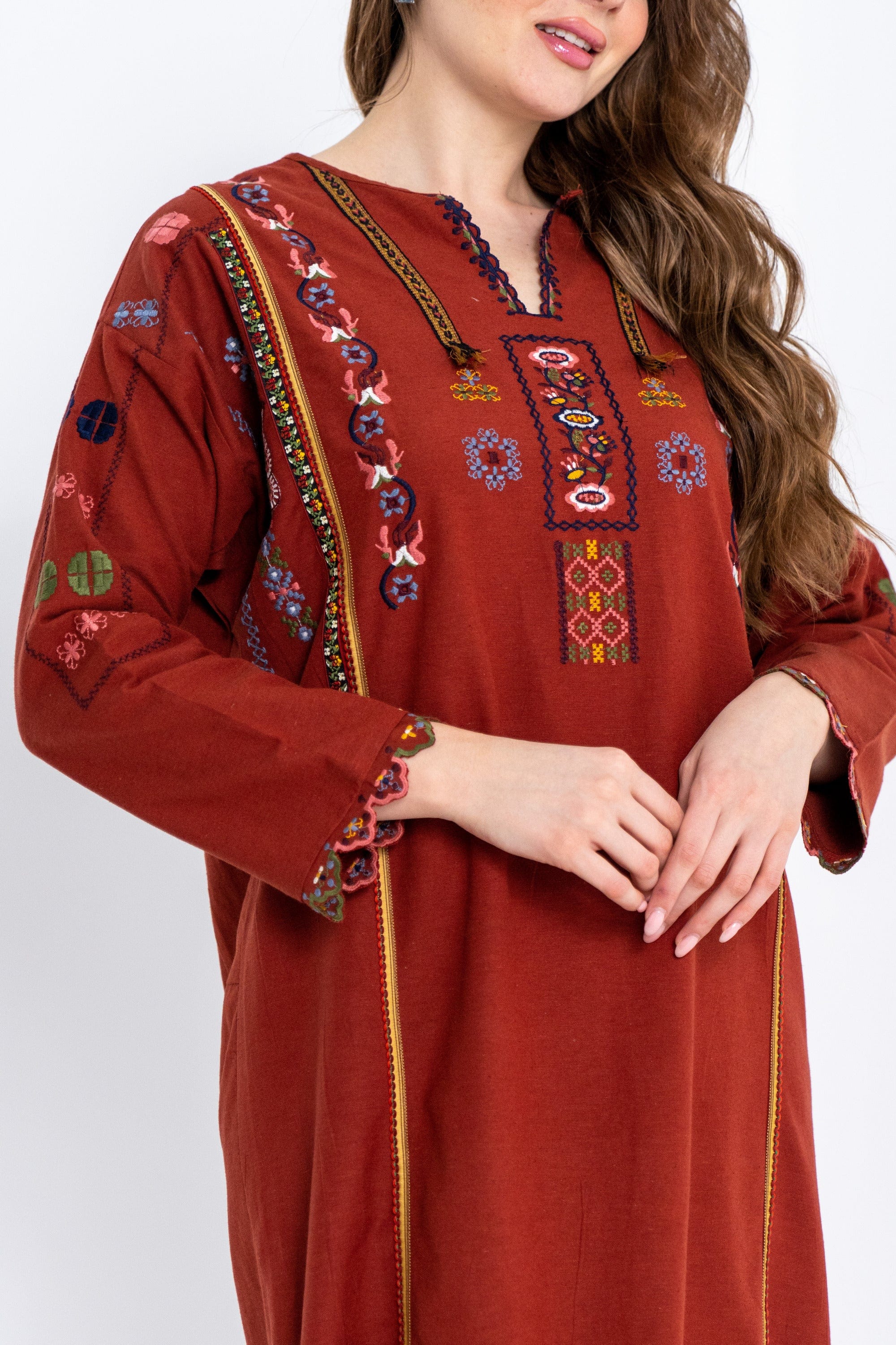 داليدرس قفطان نسائي قصير مطرز بفتحة صدر V برتقالي محترق