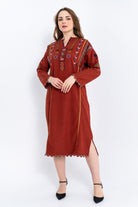 داليدرس قفطان نسائي قصير مطرز بفتحة صدر V برتقالي محترق